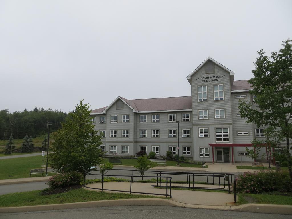Unb Saint John Summer Hotel Bagian luar foto