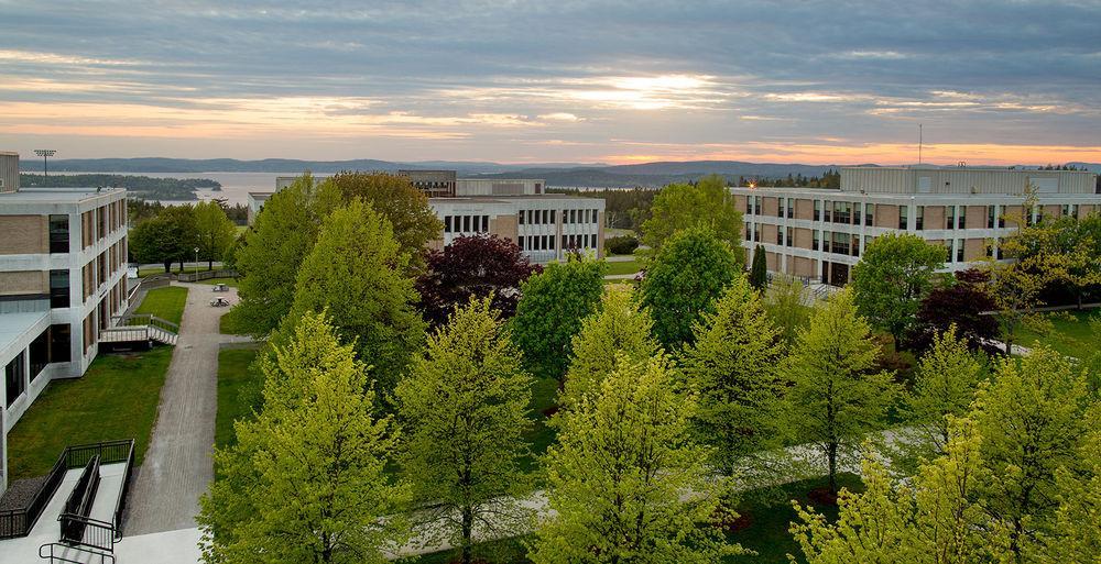 Unb Saint John Summer Hotel Bagian luar foto